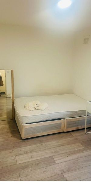 1 bedroom in a house share to rent - Photo 1