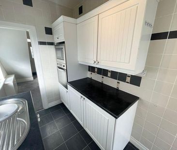 3 bedroom semi-detached house to rent - Photo 6