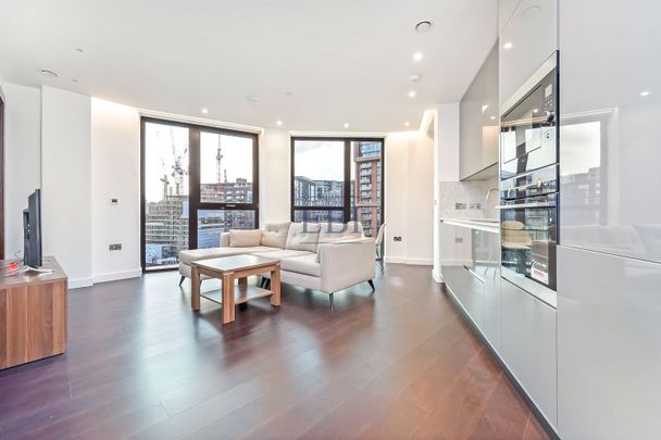 Haines House, 10 Charles Clowes Walk, SW11 7AH - Photo 1