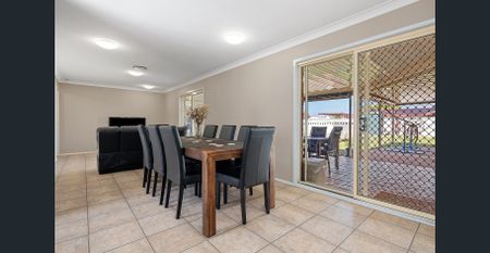 5 BEDROOM HOME WITH POOL!! - Photo 4