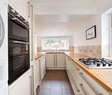 Stylish, modern three bedroom home with lovely large garden, well l... - Photo 5