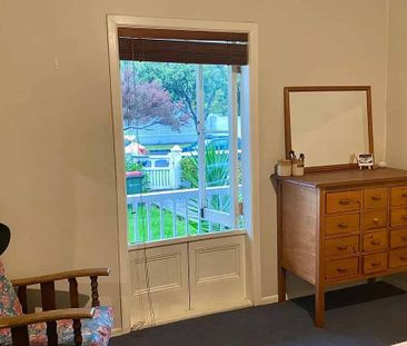 Character Garden Flat in Great Location - Photo 2