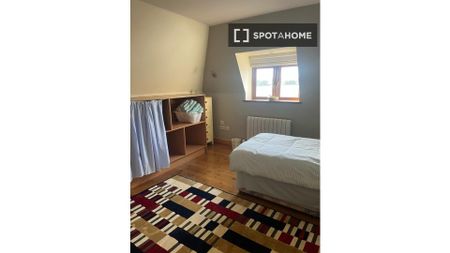 Room for rent in 5-bedroom apartment in Portmarnock, Dublin - Photo 2