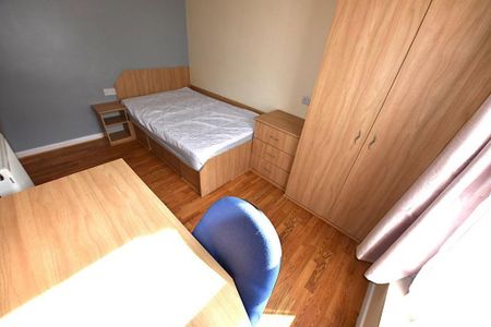 1 bedroom in a house share to rent - Photo 3