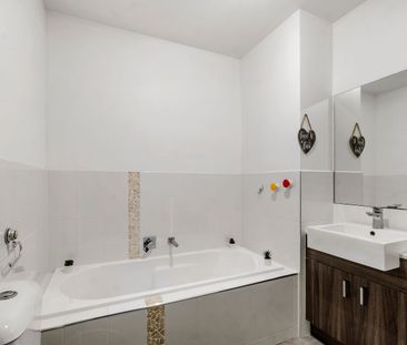 Rear Unit in Quiet Location! - Photo 4