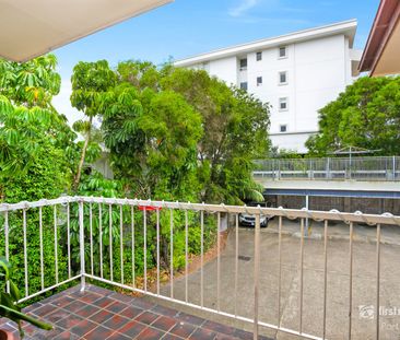 Two bedroom Shoal Bay apartment - Photo 3