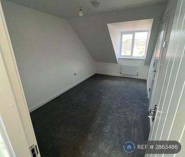 3 bedroom semi-detached house to rent - Photo 4