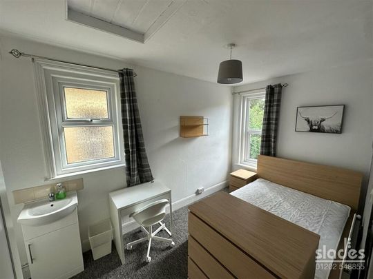 6 bedroom detached house to rent - Photo 1