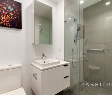 Stylish, Light-Filled Living in Prime Doncaster Location - Unfurnished - Photo 5