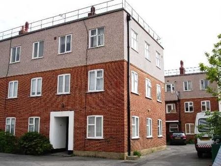 2 Bed Flat, Elms Court, SW19 - Photo 2