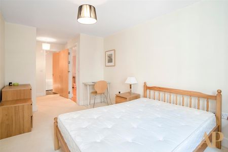 Millharbour, London - Photo 3