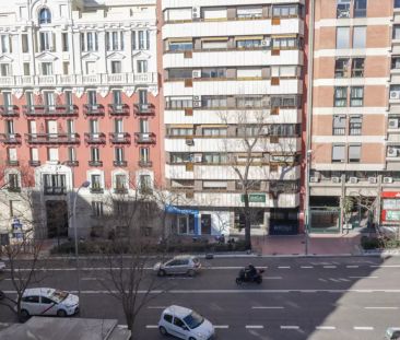 Rooms for rent in 12-bedroom Co-living apartment in Madrid - Photo 2