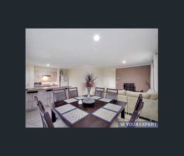 Stylish Family Residence in an Exclusive Berwick Setting - Photo 5