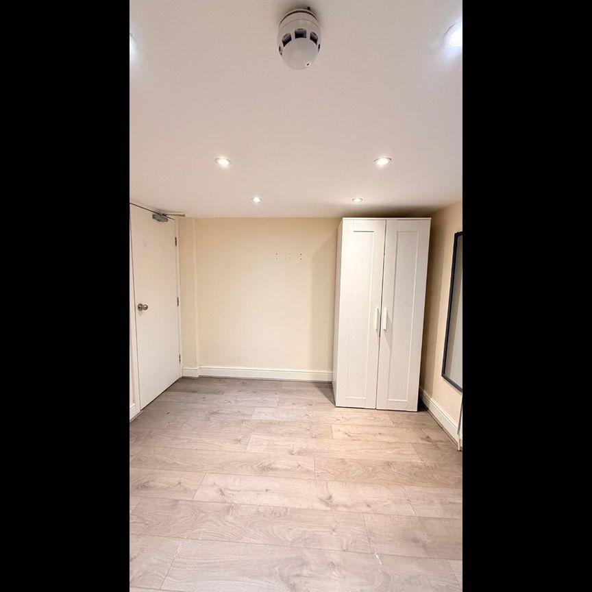 Room in a Shared House, Arcadian Gardens, N22 - Photo 1
