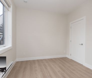 391 Catalina Crescent, Richmond (West Ground Level Suite) - Photo 3