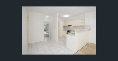 Prestigious 2-Bedroom Residence with Courtyard in Prime Yeronga Location - Photo 5