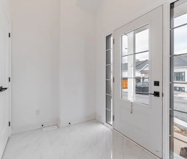 For Lease - 8 Santa Barbra Lane, Halton Hills, Ontario - Photo 2