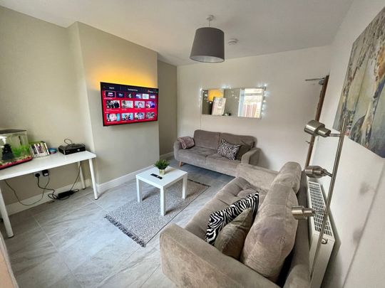 5 Bed Terraced House, Kearsley Road, S2 - Photo 1