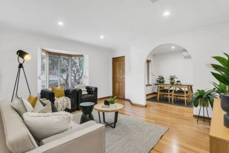 Perfect Coastal Lifestyle Two Bedroom Unit - Photo 3