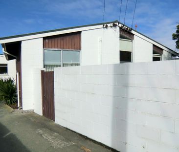 Sunny front 2 bedroom unit in Linwood - 6 month tenancy. - Photo 5