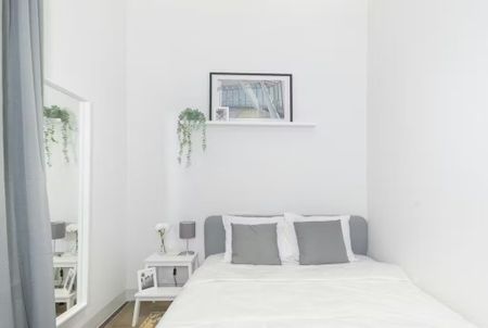 Carrer del Consell de Cent, Barcelona, Catalonia 08011 - Photo 3