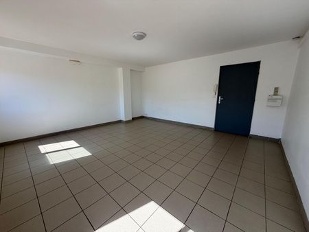 Location Appartement 1 pièce 33m² VAULX EN VELIN 69120 - Photo 3