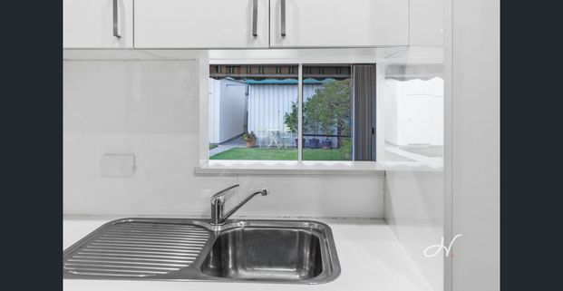 CUTE, COZY AND STYLISH! Includes water. - Photo 1