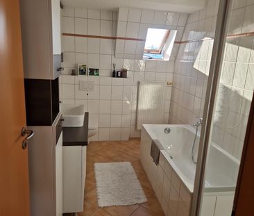 Gemütliche 4-Raum-Wohnung im Dachgeschoss mit Balkon - Photo 6