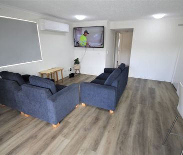 Beautifully Renovated Unit in the Heart of Mooloolaba! - Photo 3