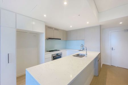 Modern 2 Bedroom Apartment above Marina Square - Photo 2