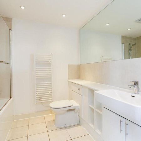 2 bedroom flat in 2 Basin Approach - Photo 4