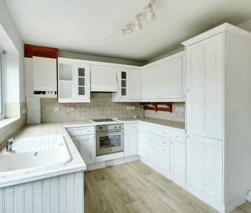 2 bedroom semi-detached house to rent - Photo 4