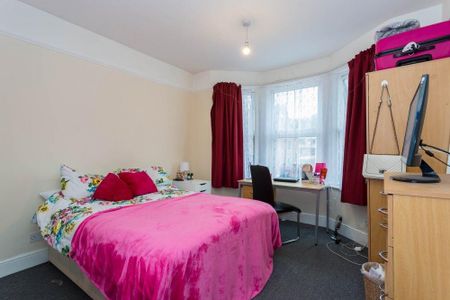 5 bedroom semi-detached house to rent - Photo 2