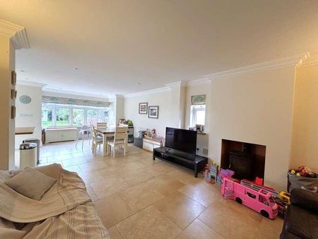 Horsell, Surrey, GU21 - Photo 5