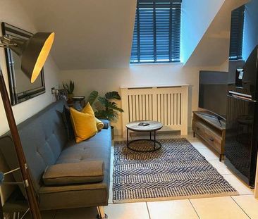 Portland St // Bed Apt // Aug, LN5 - Photo 2