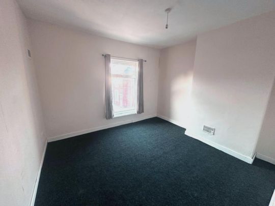 2 bedroom end of terrace house to rent - Photo 1