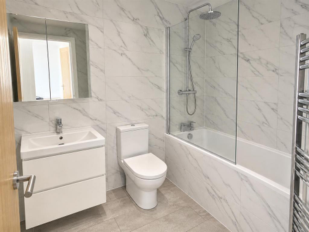2 bedroom flat to rent - Photo 4