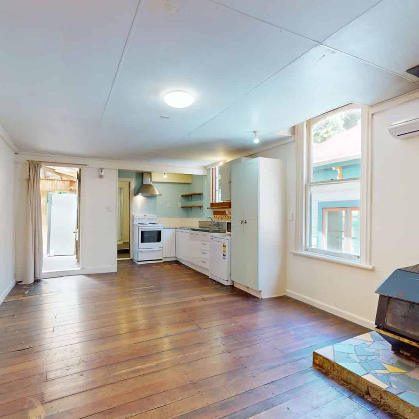 Exceptional 6-Bedroom Family Home in Aro Valley, Wellington - Photo 1
