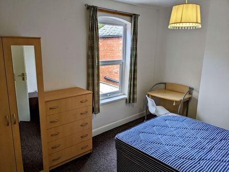 4 bedroom terraced house to rent - Photo 5