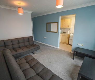 2 Bedroom Flat To Rent in Town Centre - £1,100 pcm Tenancy Info - Photo 2