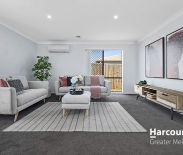 Modern Family Living Close to Everything - Photo 2