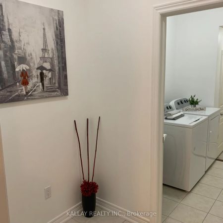 Condo Townhouse For Lease | N9259574 - Photo 2