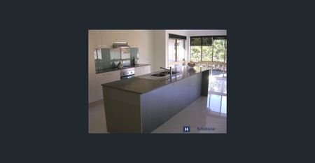 Spacious Home w/ Garden Maintenance Included - Photo 5