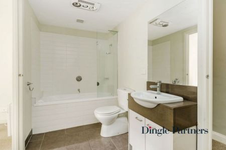 Modern 1-Bedroom Apartment with Sunny Outdoor Entertaining - Photo 2