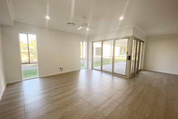 DISPLAY HOME QUALITY - Photo 1