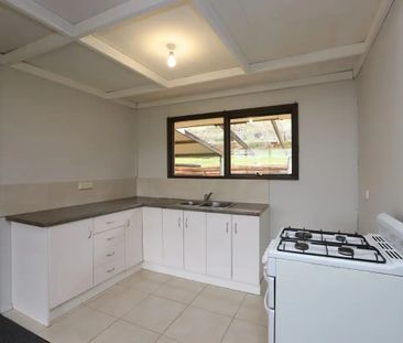 Peaceful Farmhouse - Photo 5