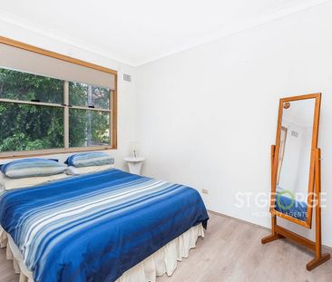 Immaculately Presented Apartment in a Leafy Locale - Photo 3