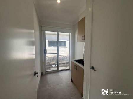 STUNNING FAMILY HOME IN THE NEW ESTATE IN YARRABILBA - AVAILABLE NOW - Photo 2