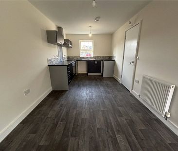 A three storey 3 bedroom mid-terraced townhouse, with an enclosed r... - Photo 3