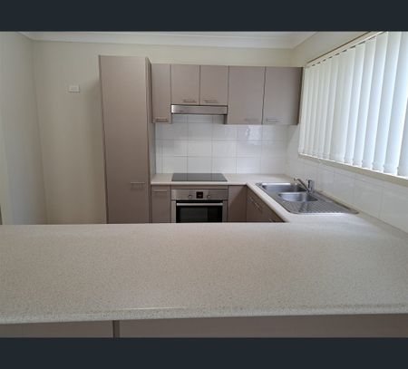 1/10 Chantrill Ave, Nerang, Qld 4211 - Photo 2